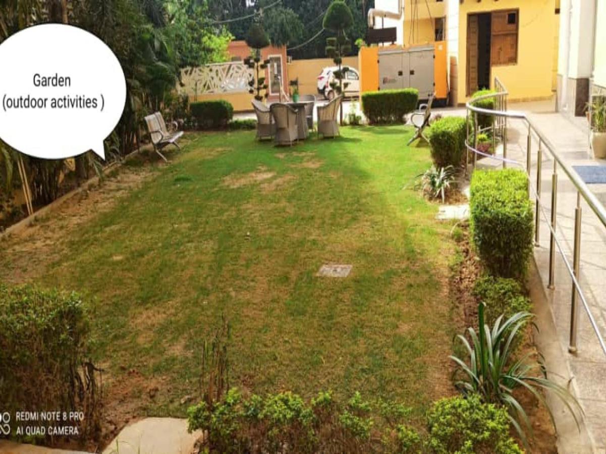 Oyo 74401 Aster Garden Suites Delhi  Exterior photo