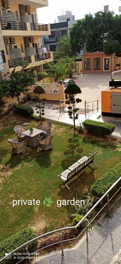 Oyo 74401 Aster Garden Suites Delhi  Exterior photo